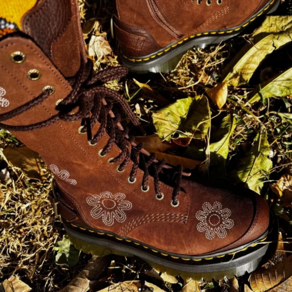 Dark Brown ~ DR. MARTENS 1B99 DUNNET FLOWER E.H Suede PLATFORM BOOTS ~ RARE FIND - Picture 8 of 16